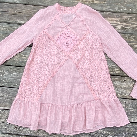 Umgee Tops - Umgee mauve pink lace tunic blouse sz large NWT trumpet sleeve w/ open back